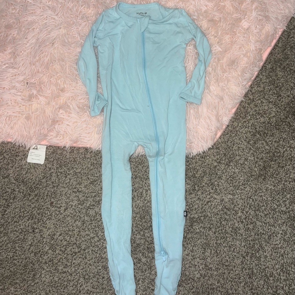 Kyte baby zip up pajamas blue